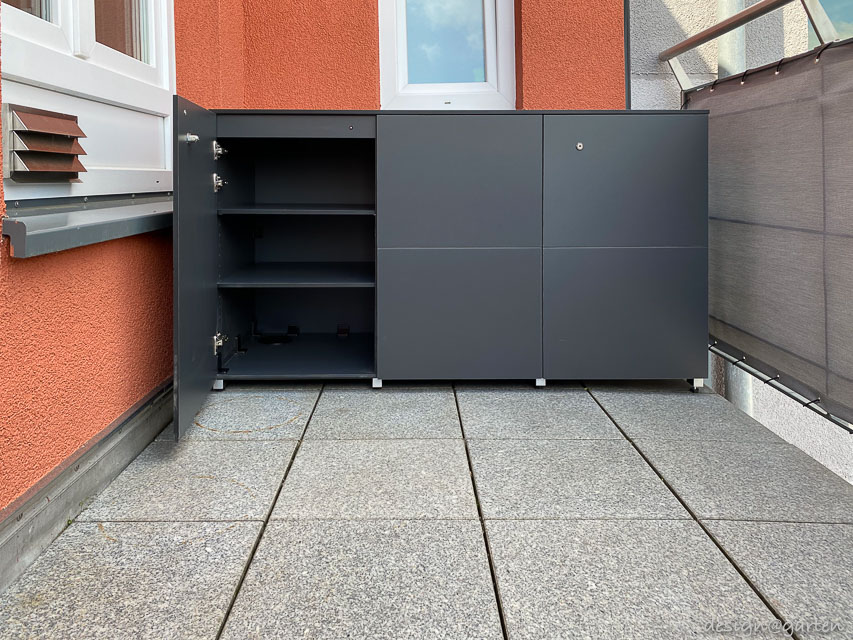 Urban storage solutions: The space-saving miracle for narrow balconies 2