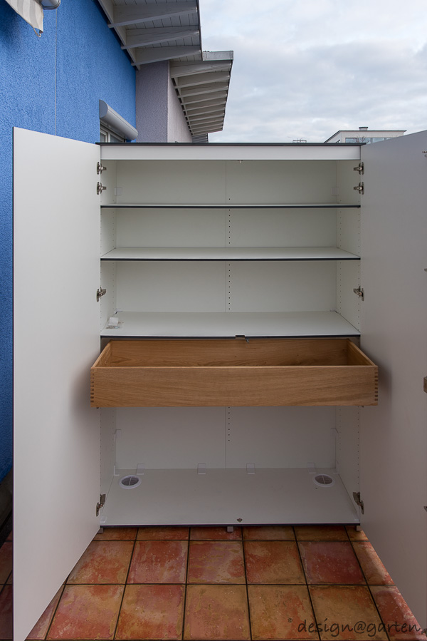 Flexible tall cabinet for urban storage space on the balcony 2