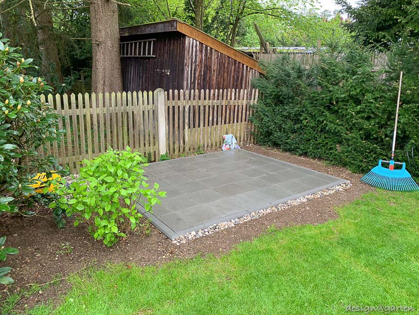 Visible quality comparison: modern material contrast at the property boundary 5