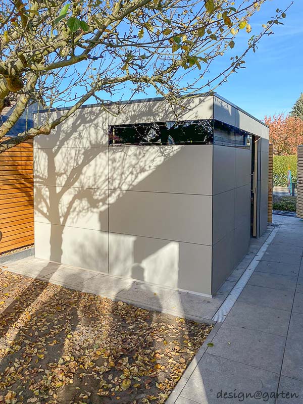 Modern garden building: harmonious integration and technical precision