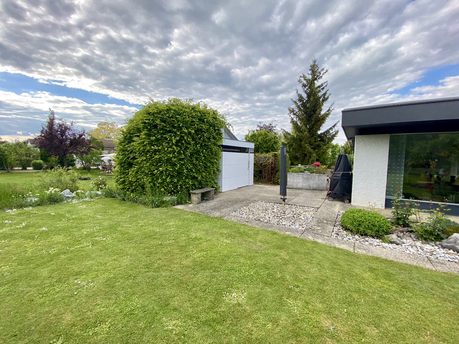 HPL garden shed: timeless design and functional transparency 1