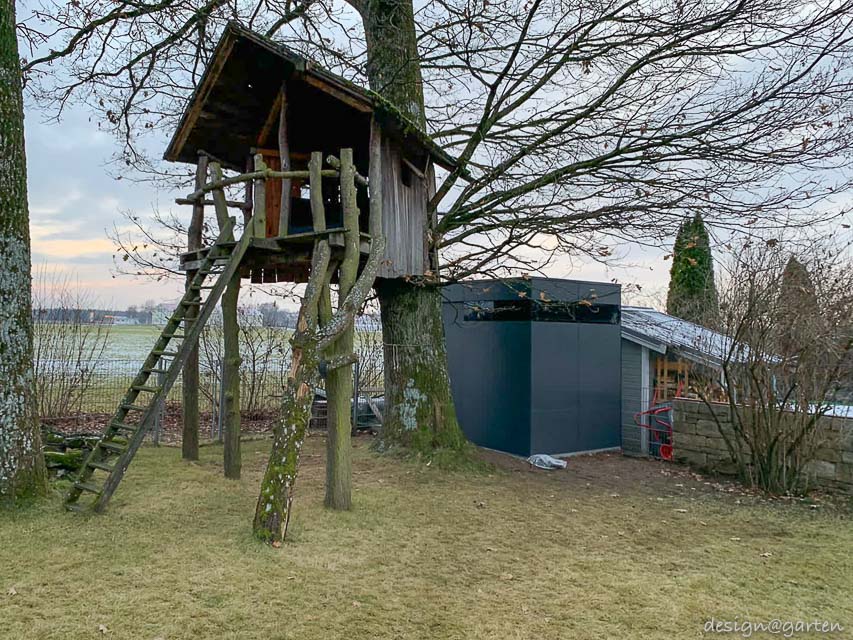 Custom-made garden building: precision work in challenging border locations 1