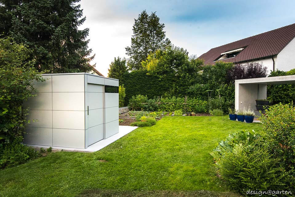 Modern tool shed as a functional addition in Ravensburg 1