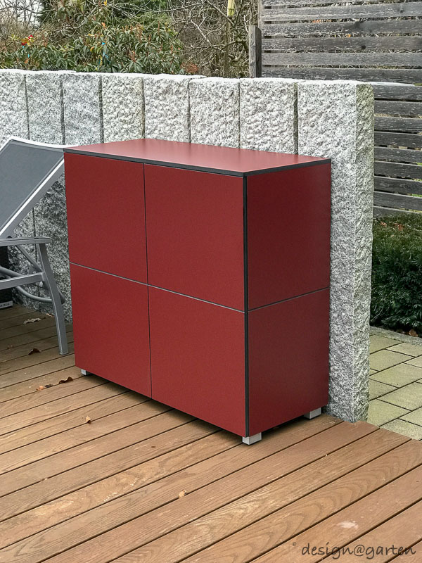 Modern terrace cabinets in wine red as architectural colour accents 14