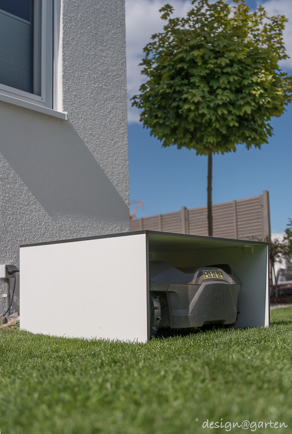 White designer garden shed with corner glazing in Friedrichshafen 3