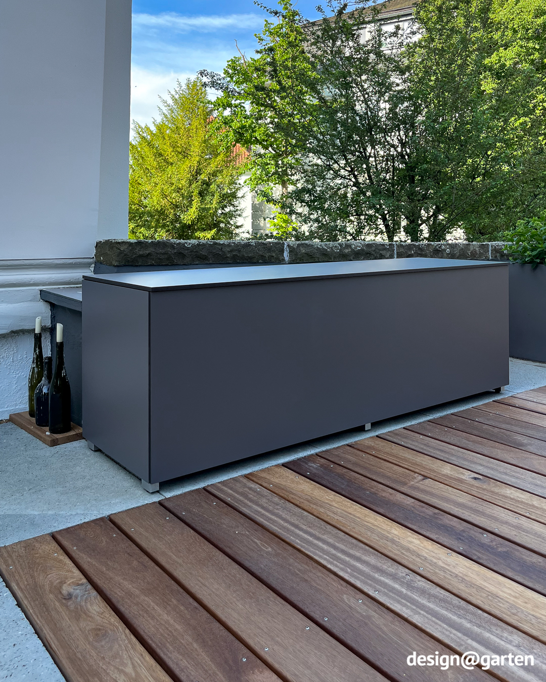 Custom-made waterproof seat chest in anthracite 2