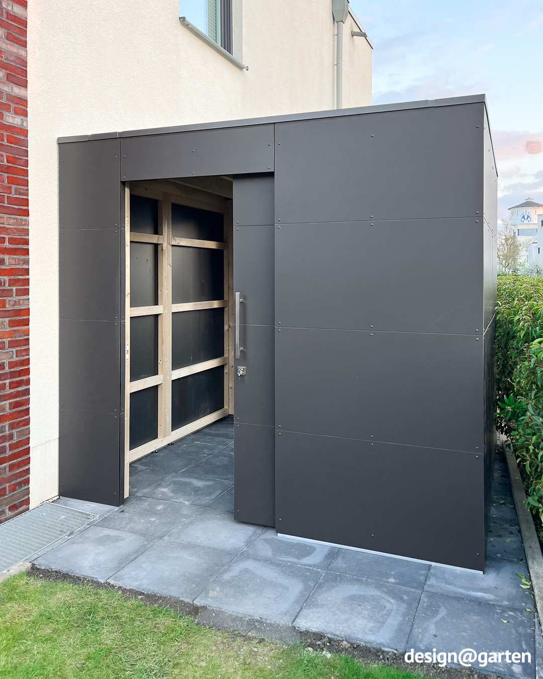 Custom-made garden shed with passageway and two doors 3