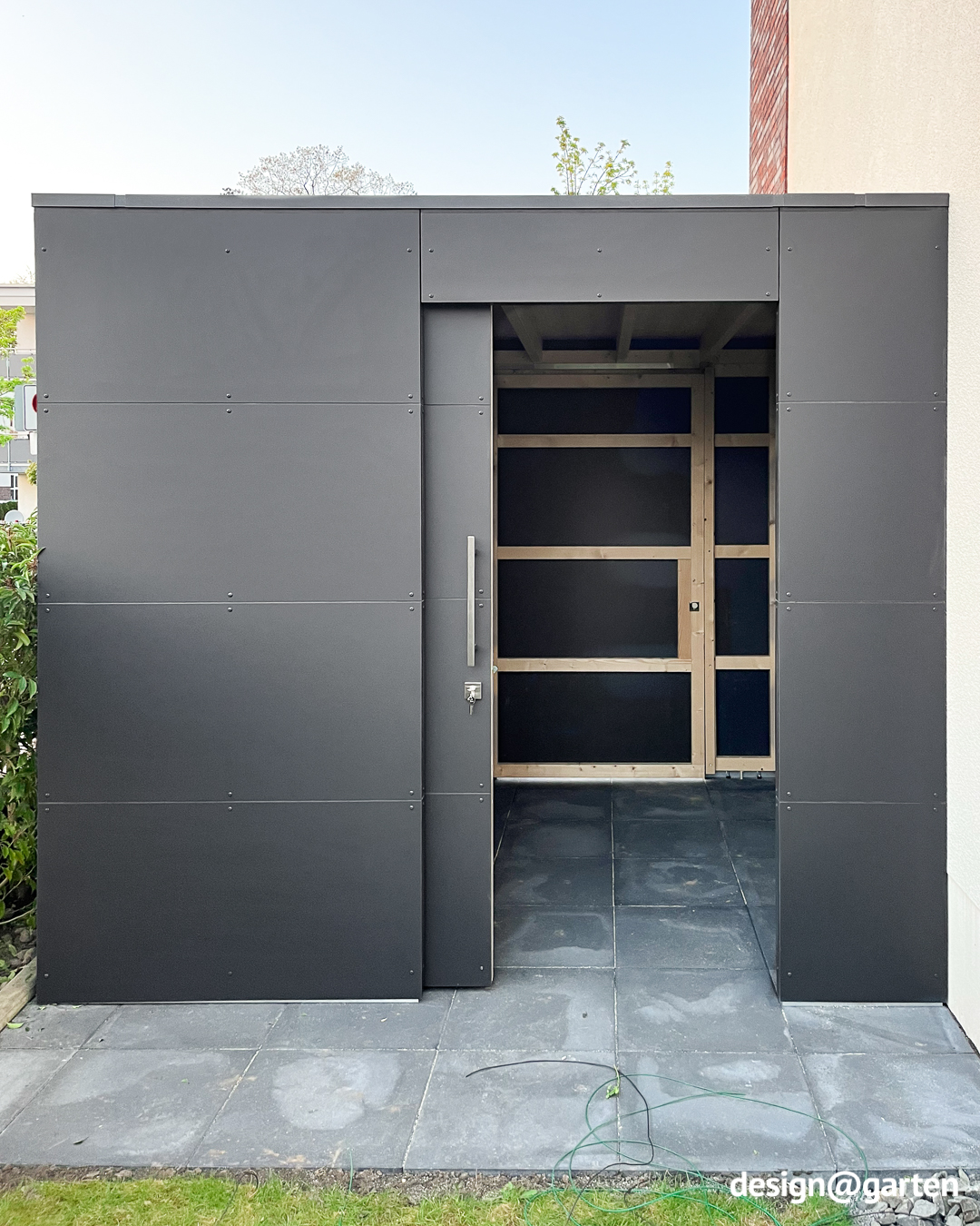 Custom-made garden shed with passageway and two doors 4