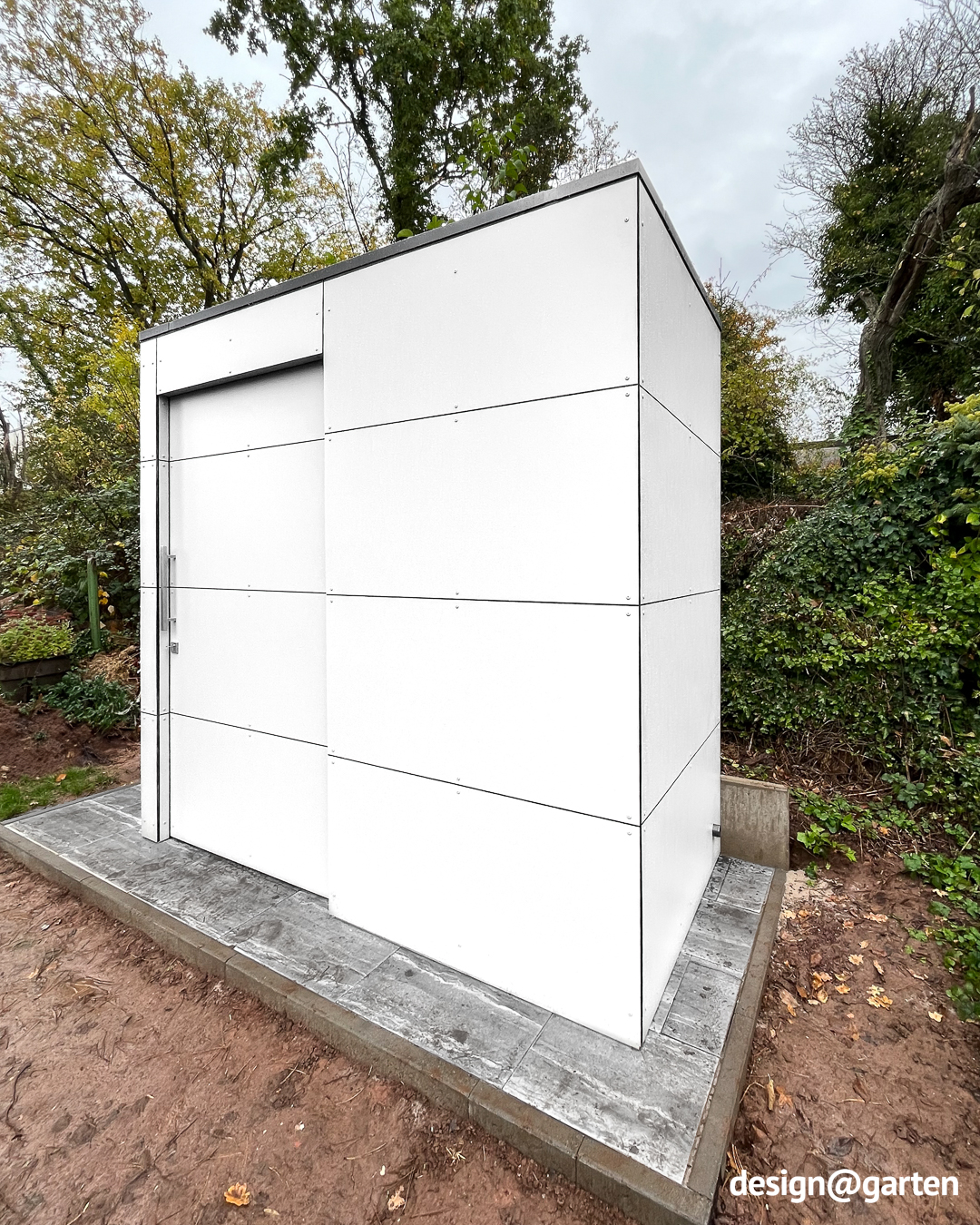 Small HPL garden shed at the edge of the property 1