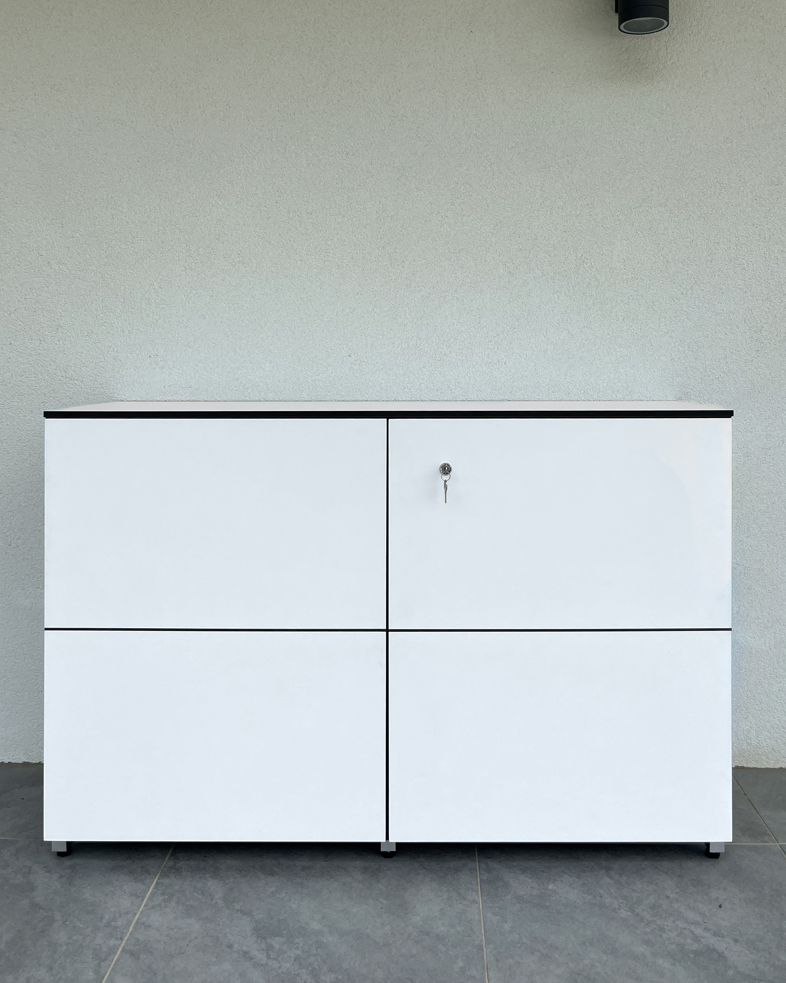 Simple outdoor sideboard in white in Vienna 1