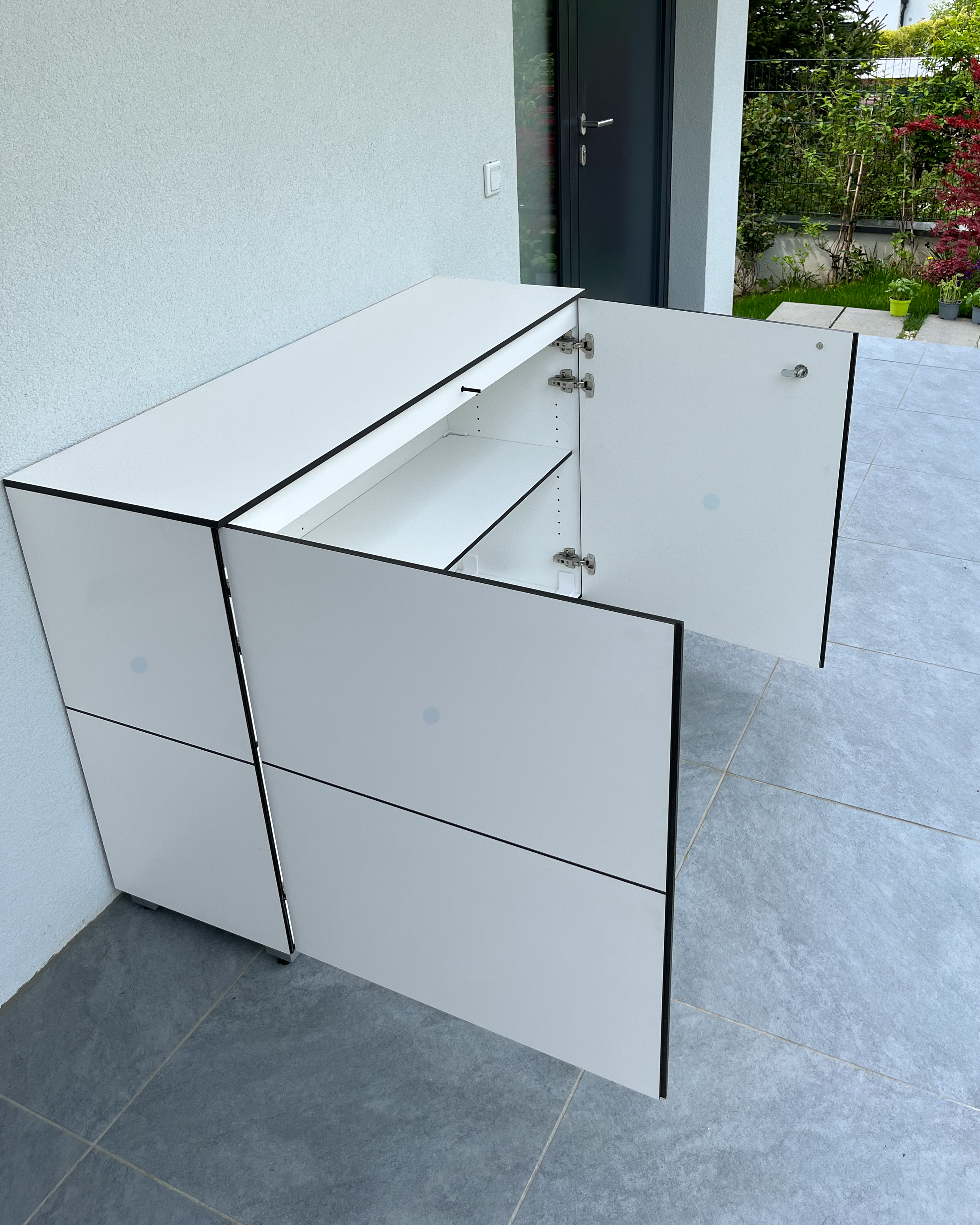 Simple outdoor sideboard in white in Vienna 2