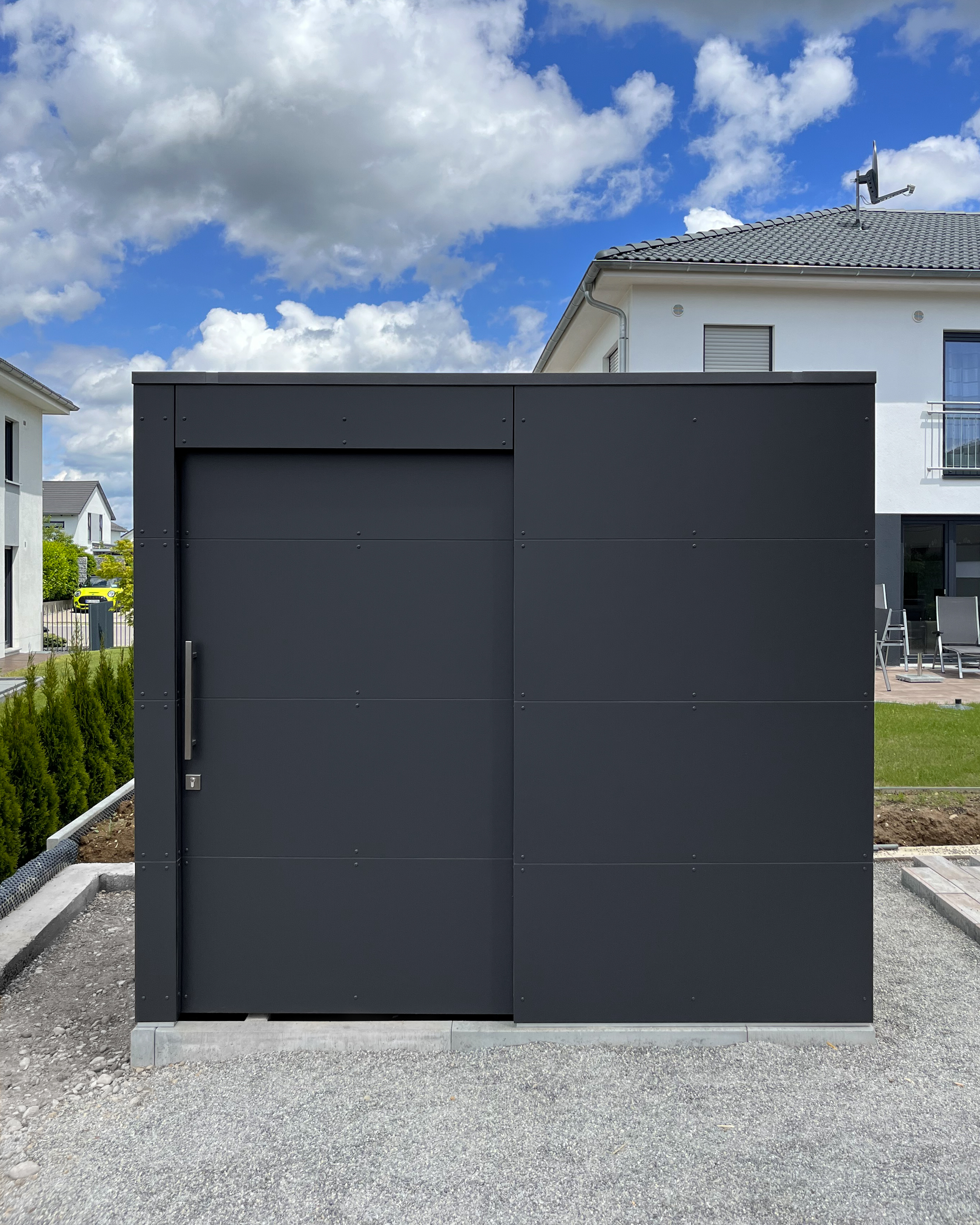 Anthracite garden shed in the rear garden area 3