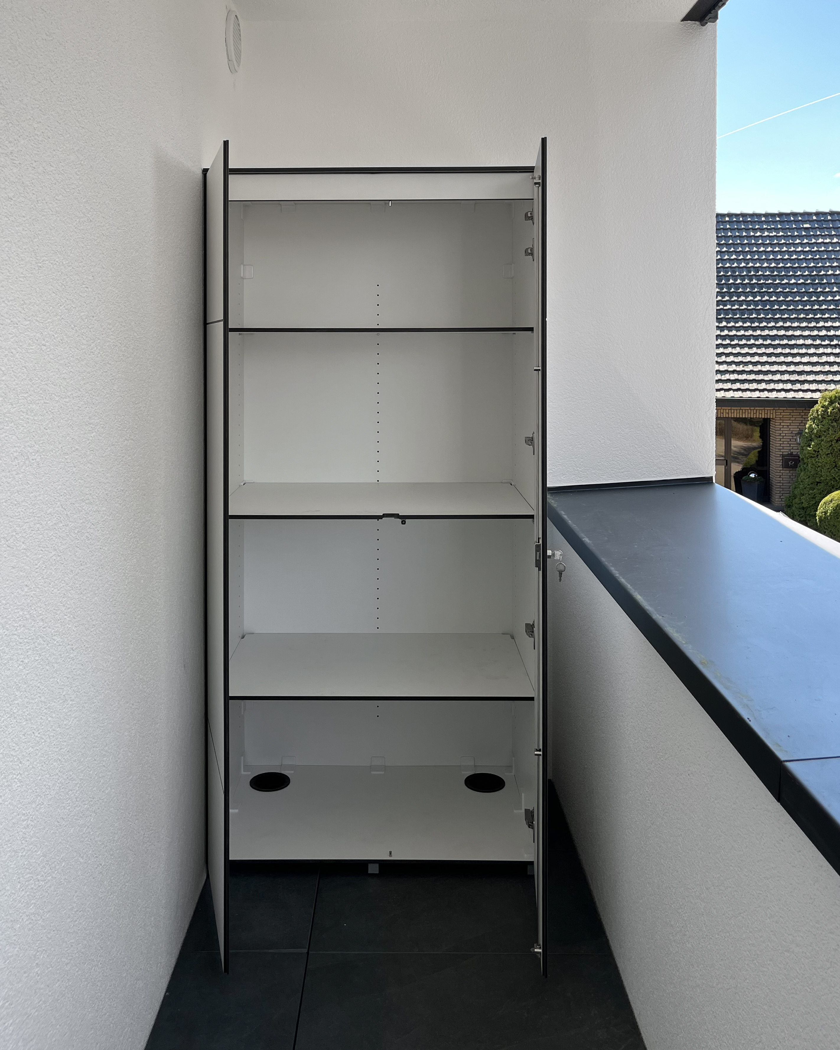 Tall cabinet for outdoor use 1