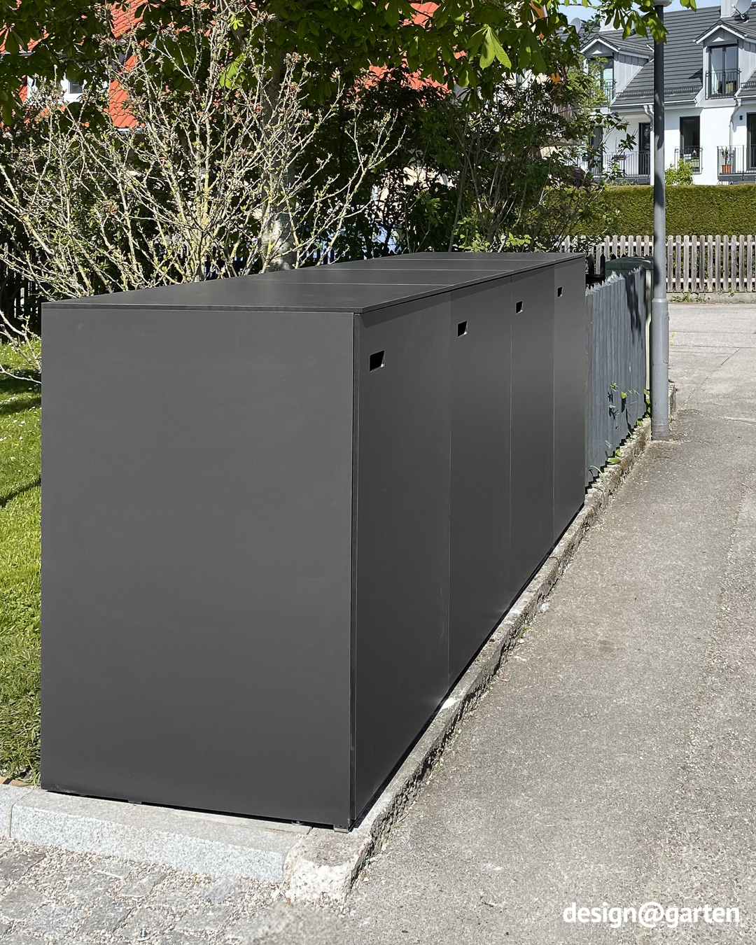 Simple bin shelter for 4 bins in anthracite 1