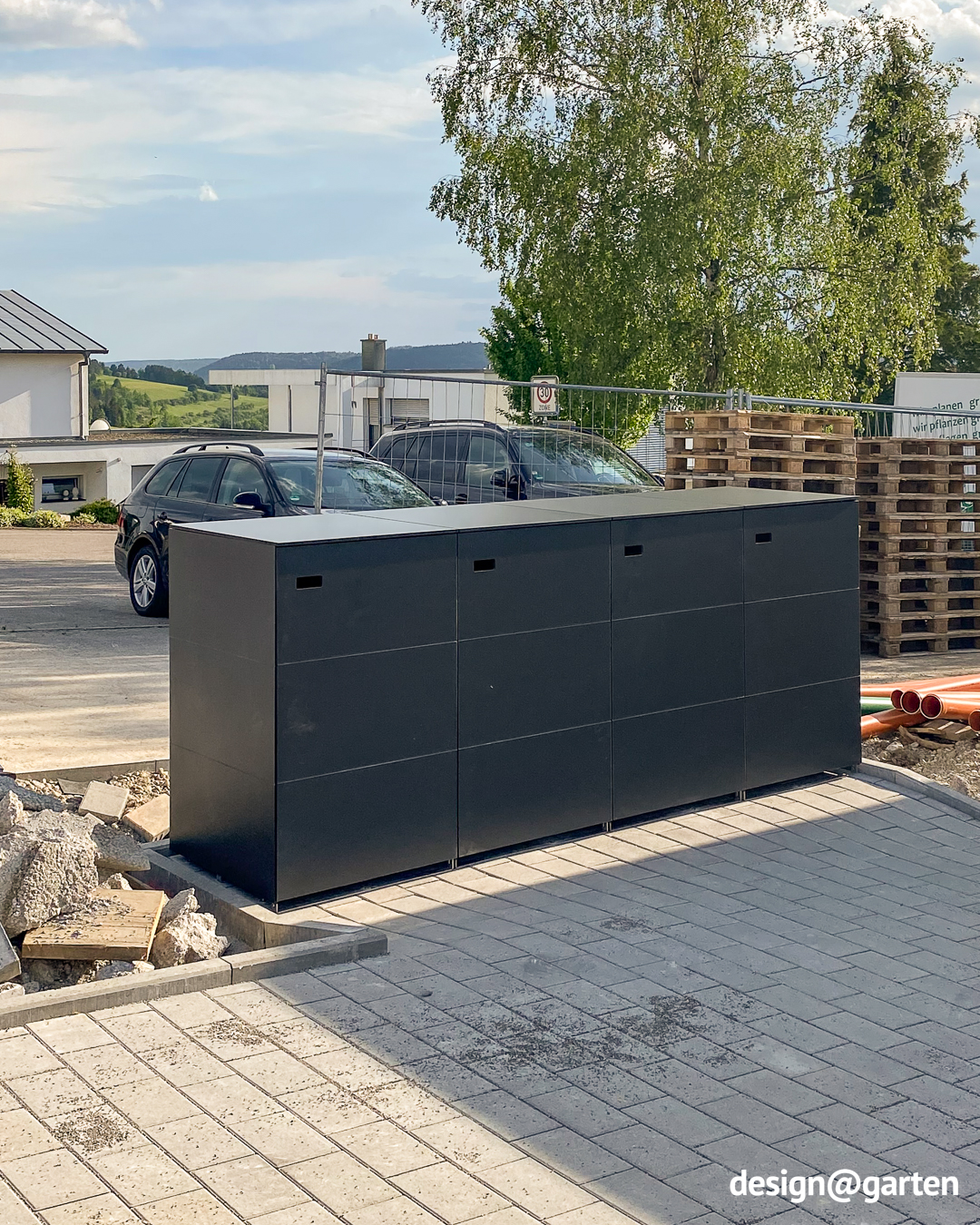 Modern 4-bin waste bin enclosure in anthracite 2