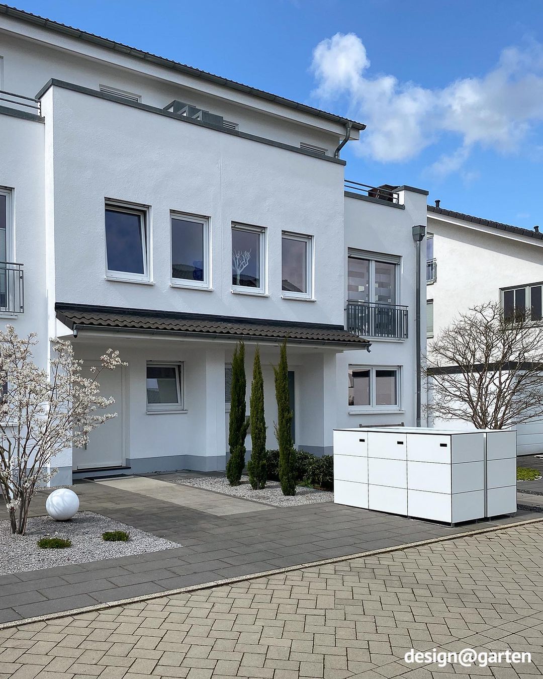 Modern bin storage unit – a shared solution for two neighbours 1