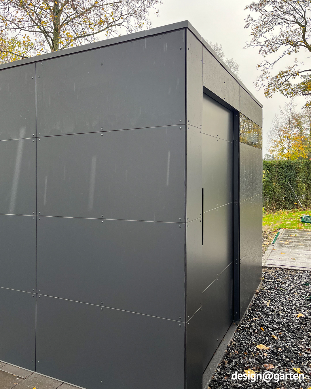 HPL garden shed in rainy weather 1