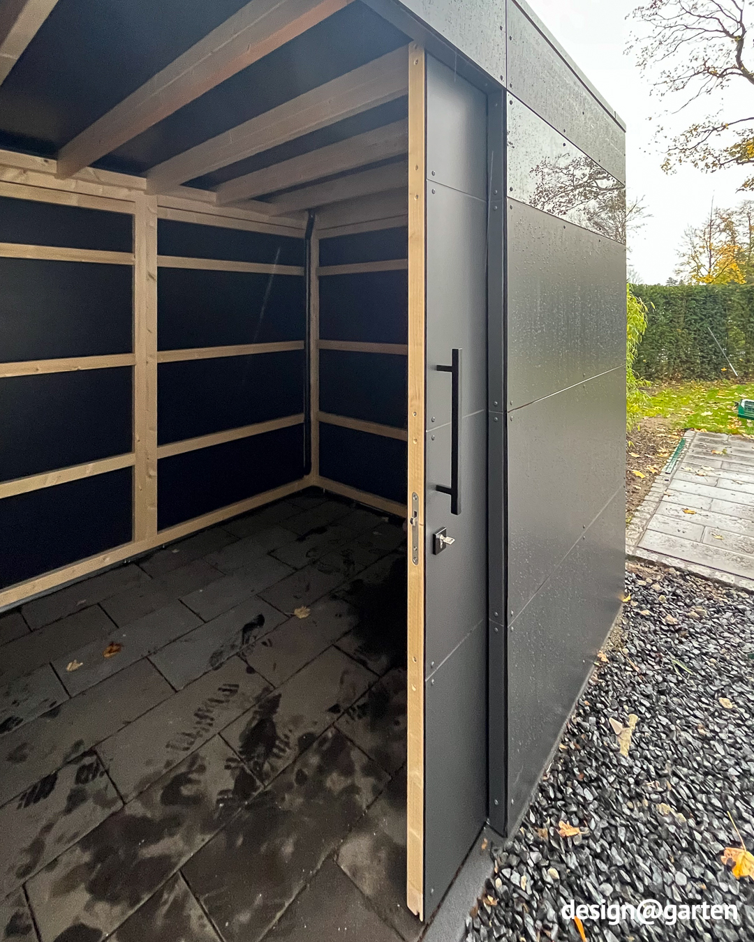 HPL garden shed in rainy weather 2