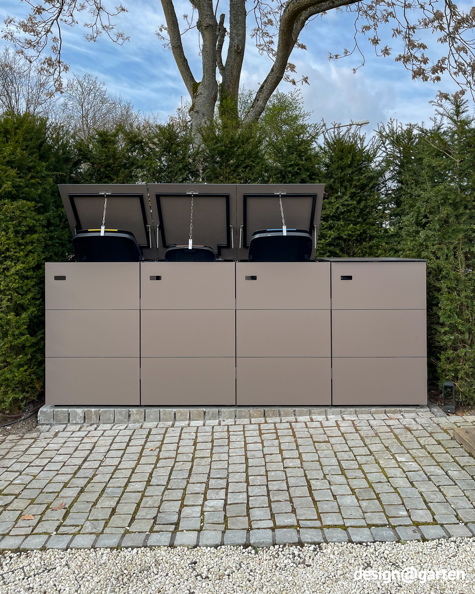 Modern refuse bin enclosure for 240-litre refuse bins 3