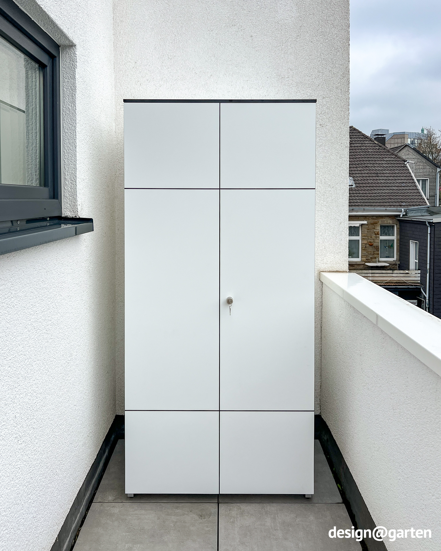 Storage space for the balcony: our outdoor cabinet 2