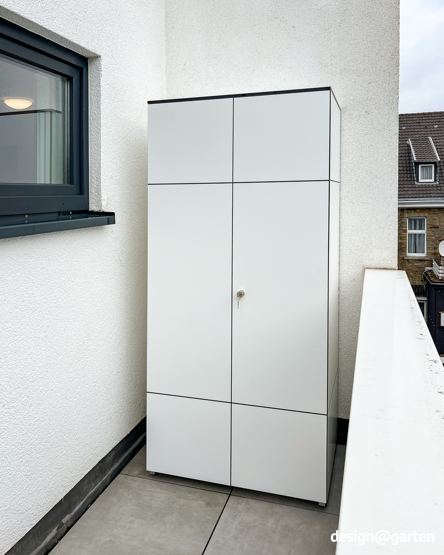 Storage space for the balcony: our outdoor cabinet 1