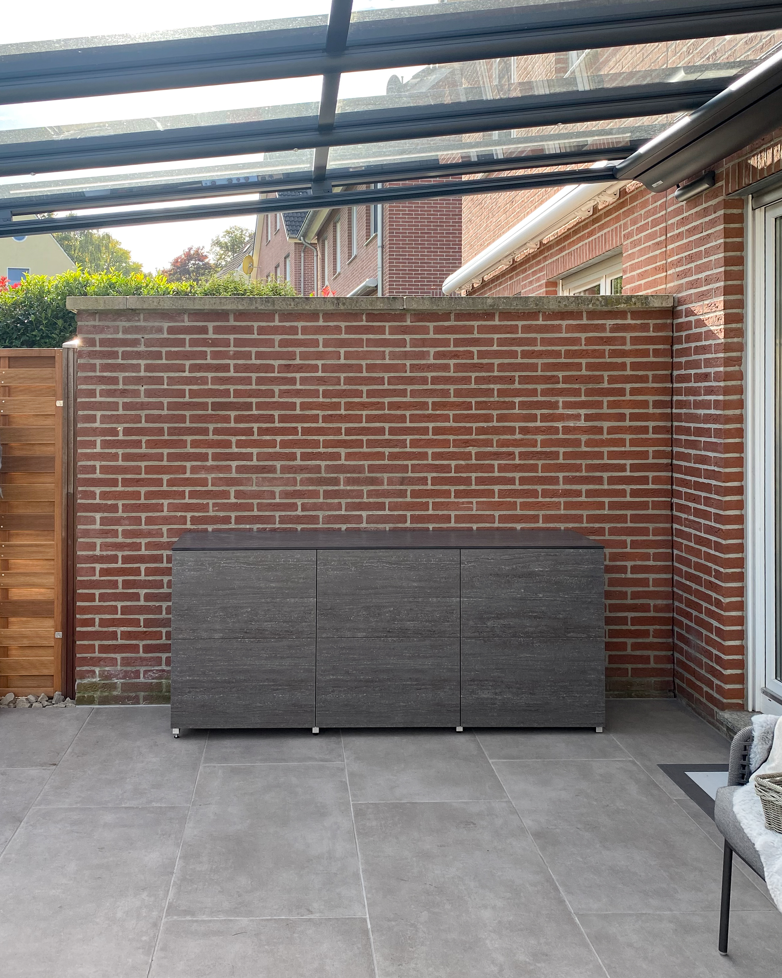 Outdoor sideboard in wood look 1