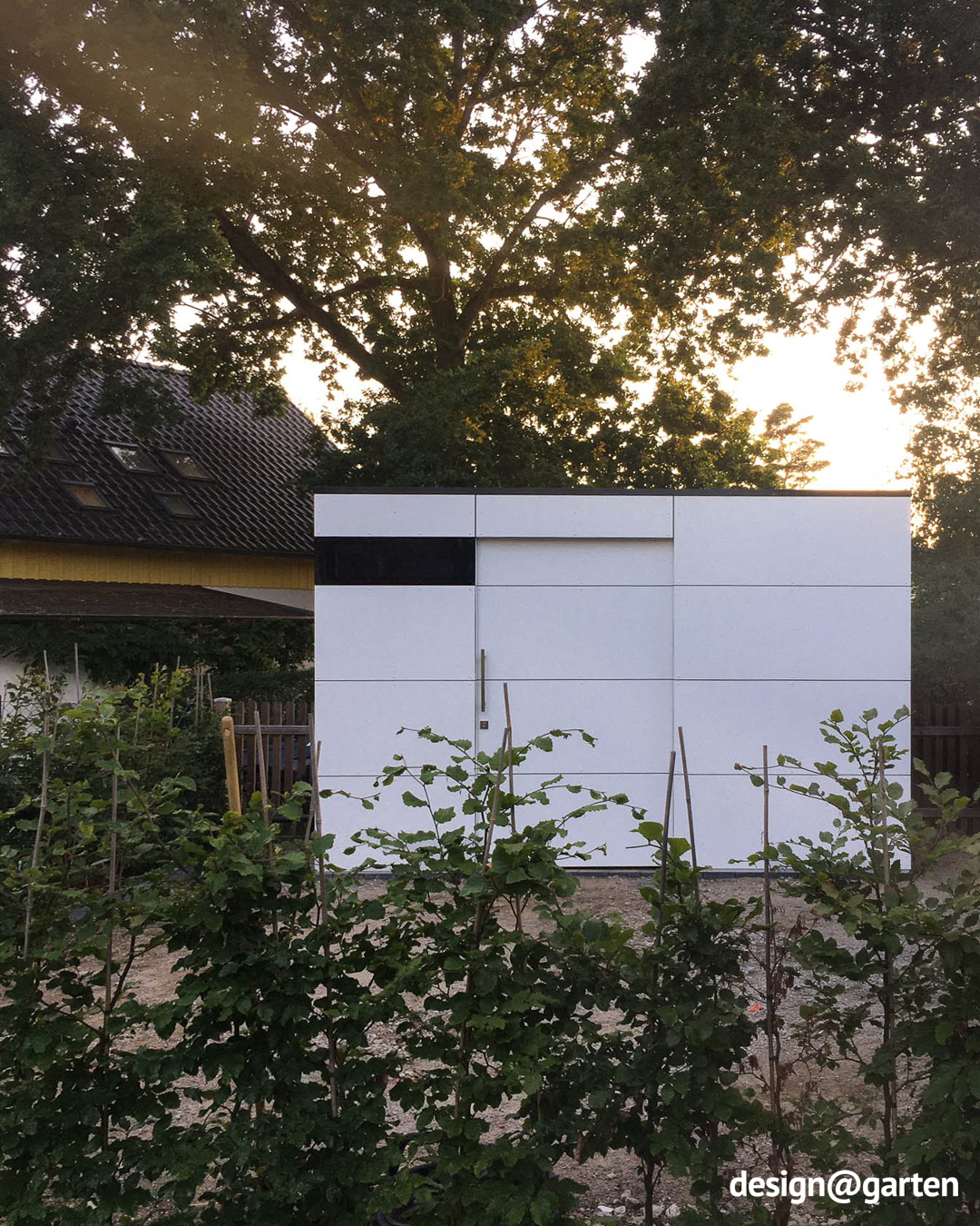Exclusive garden shed in white 1