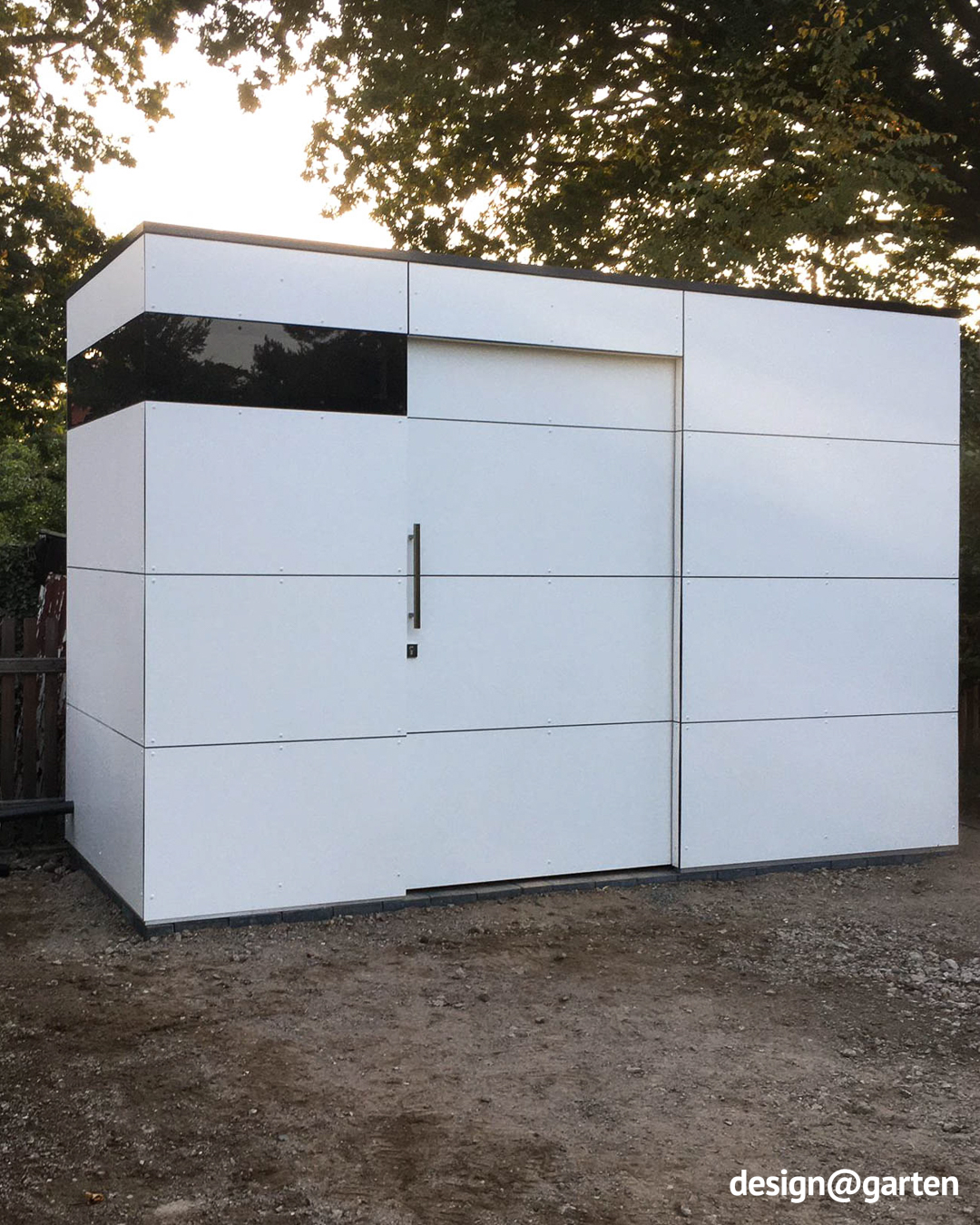 Exclusive garden shed in white 2