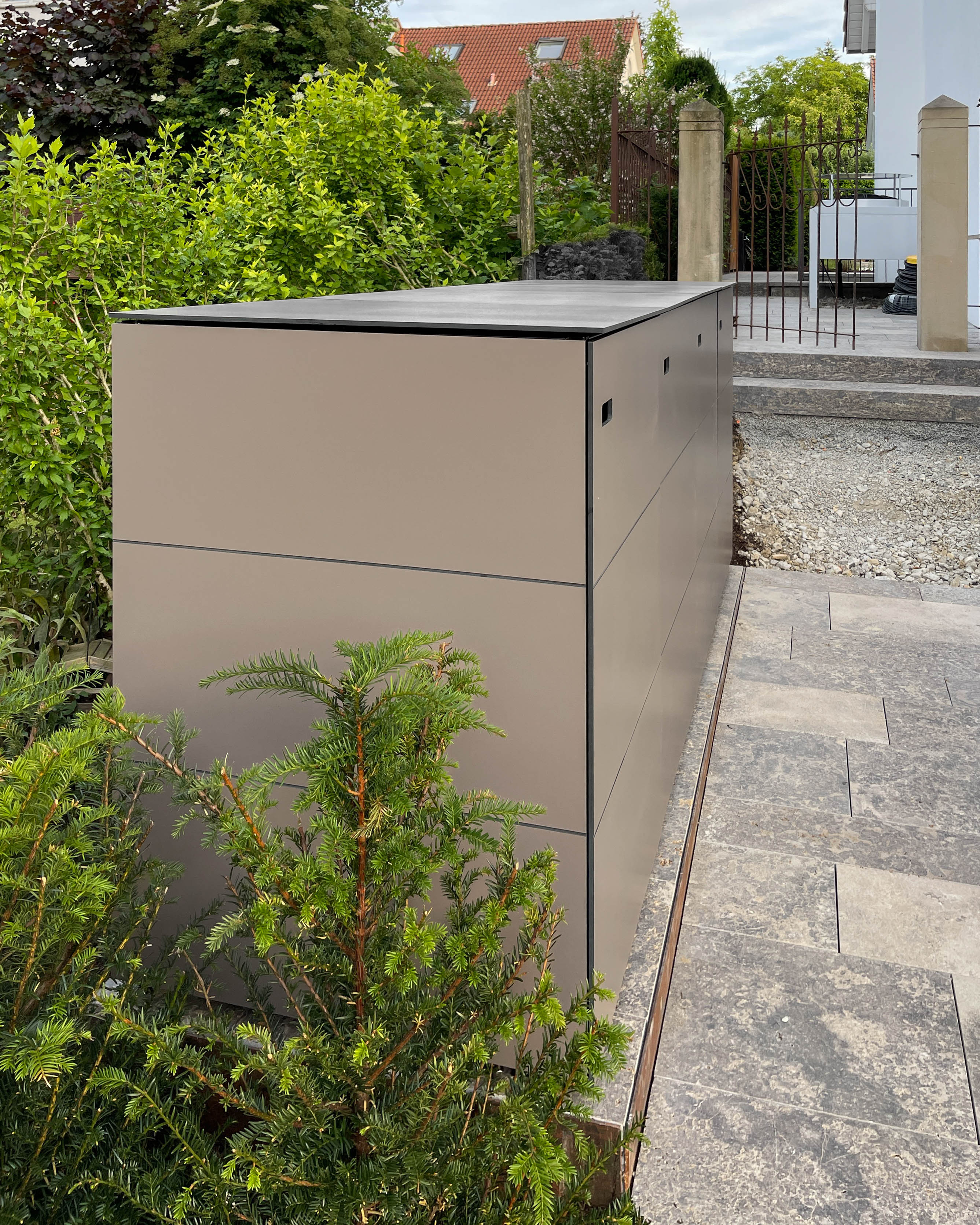 4-bin waste bin shelter made of HPL in Tuscan colour 2