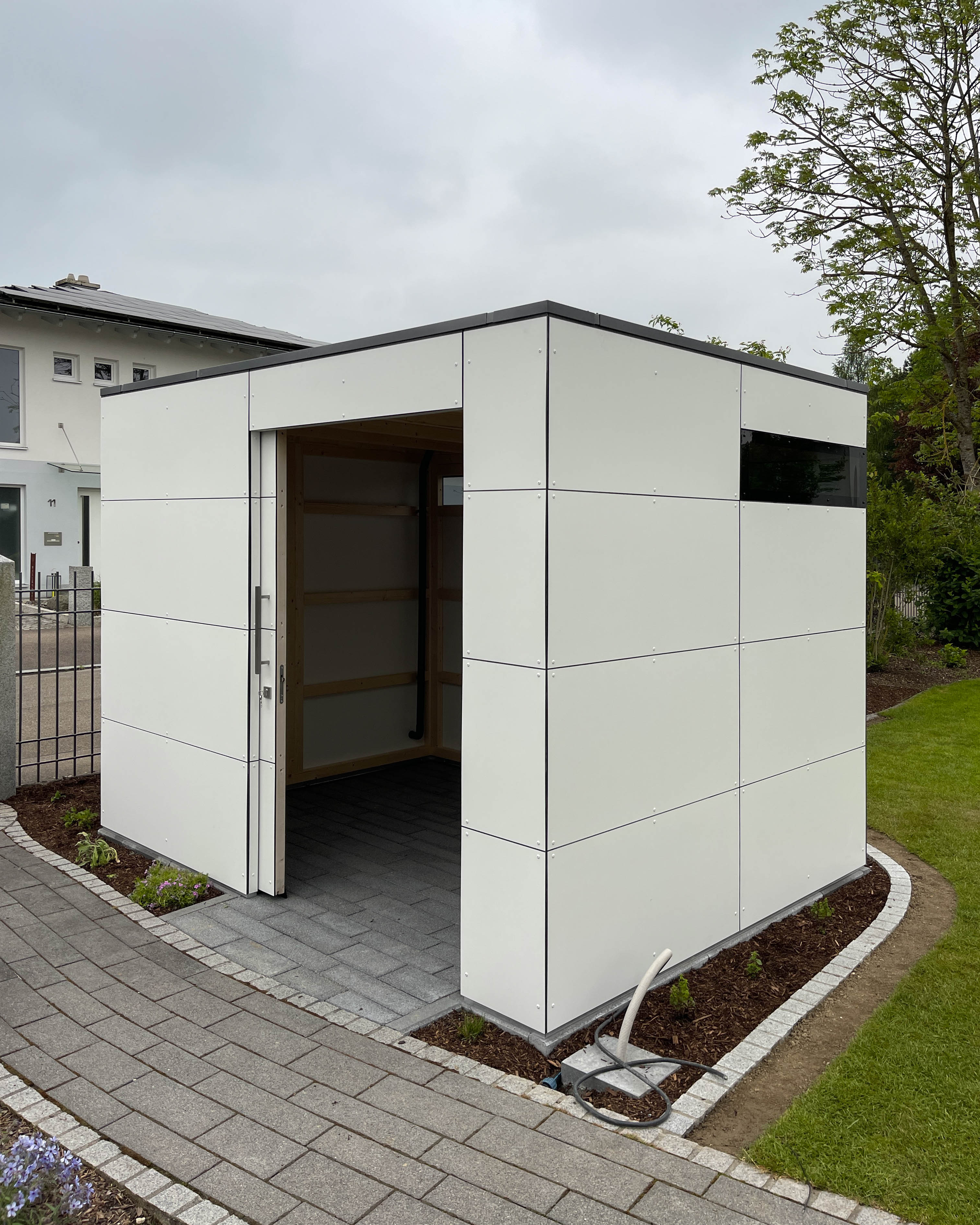 Garden shed for the front garden 2