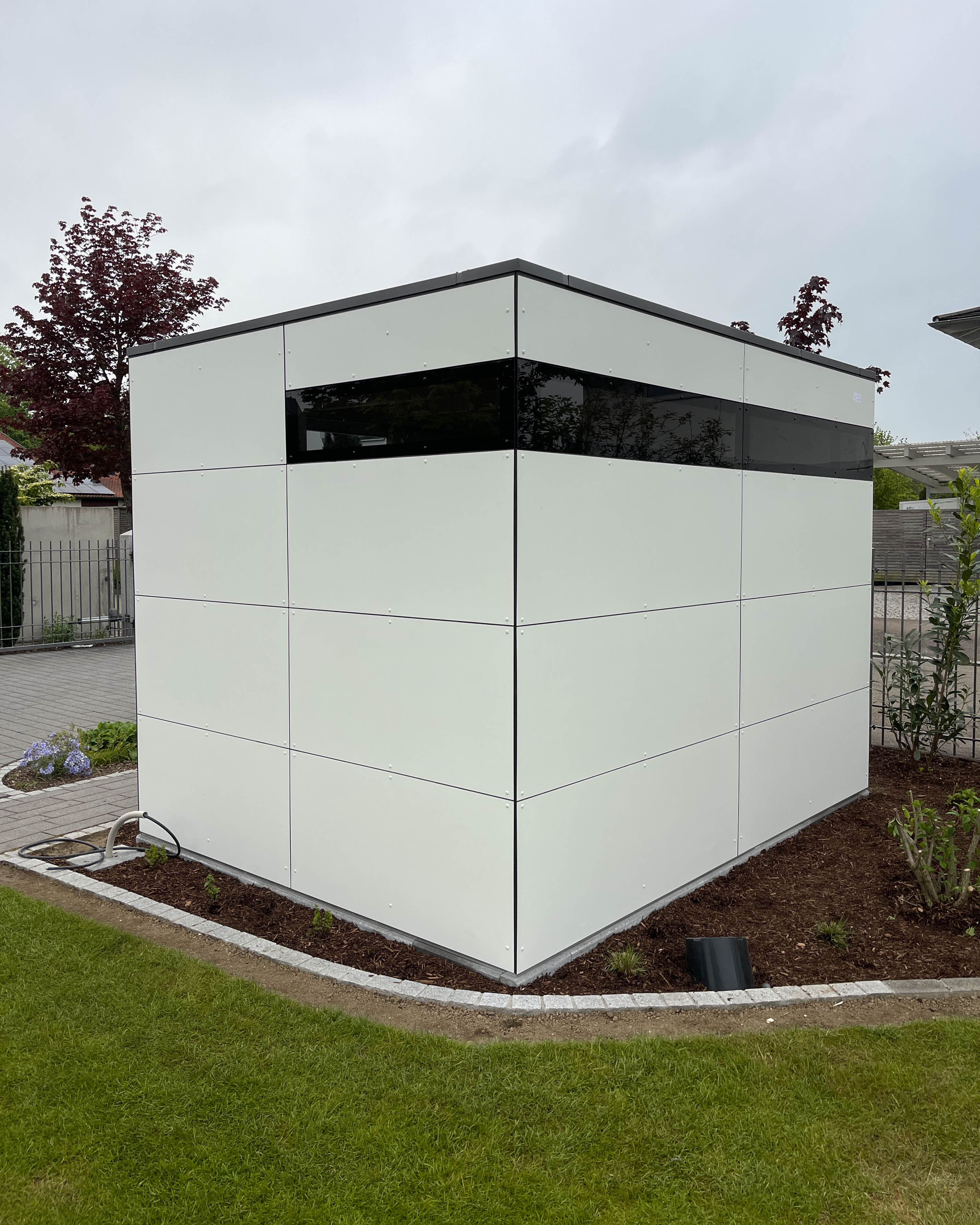 Garden shed for the front garden 3