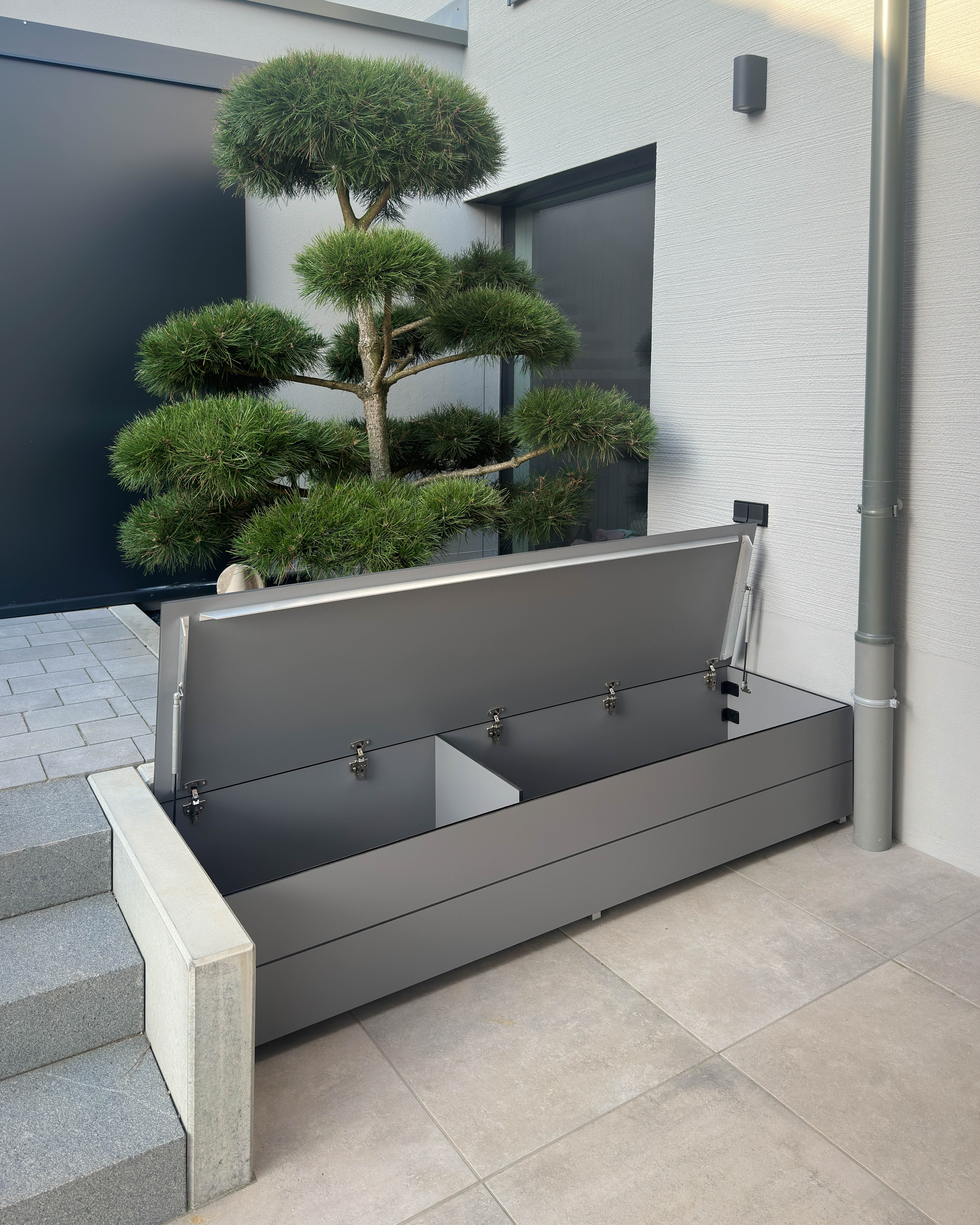 Customised garden chest 1