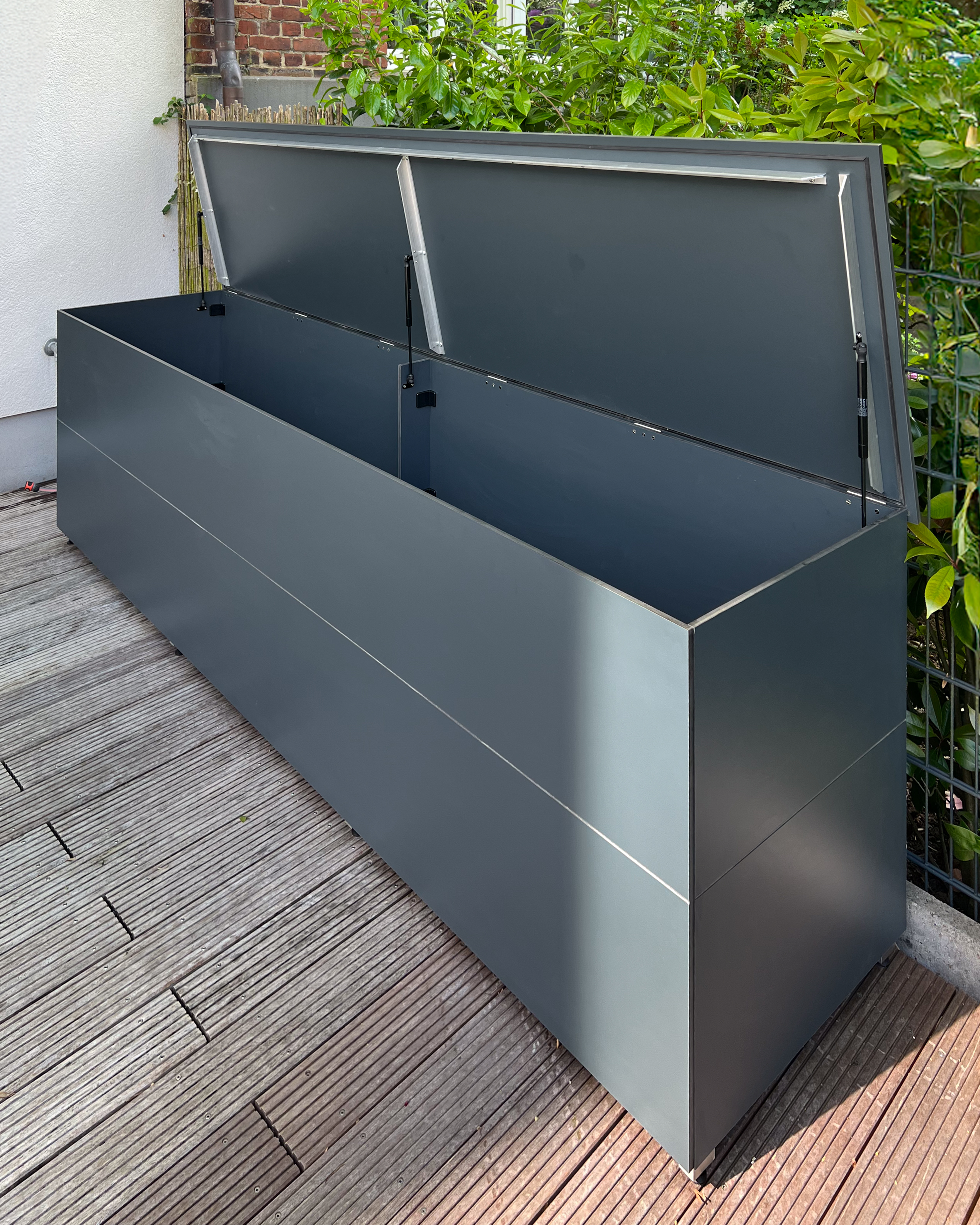 Chest made to measure in anthracite 1
