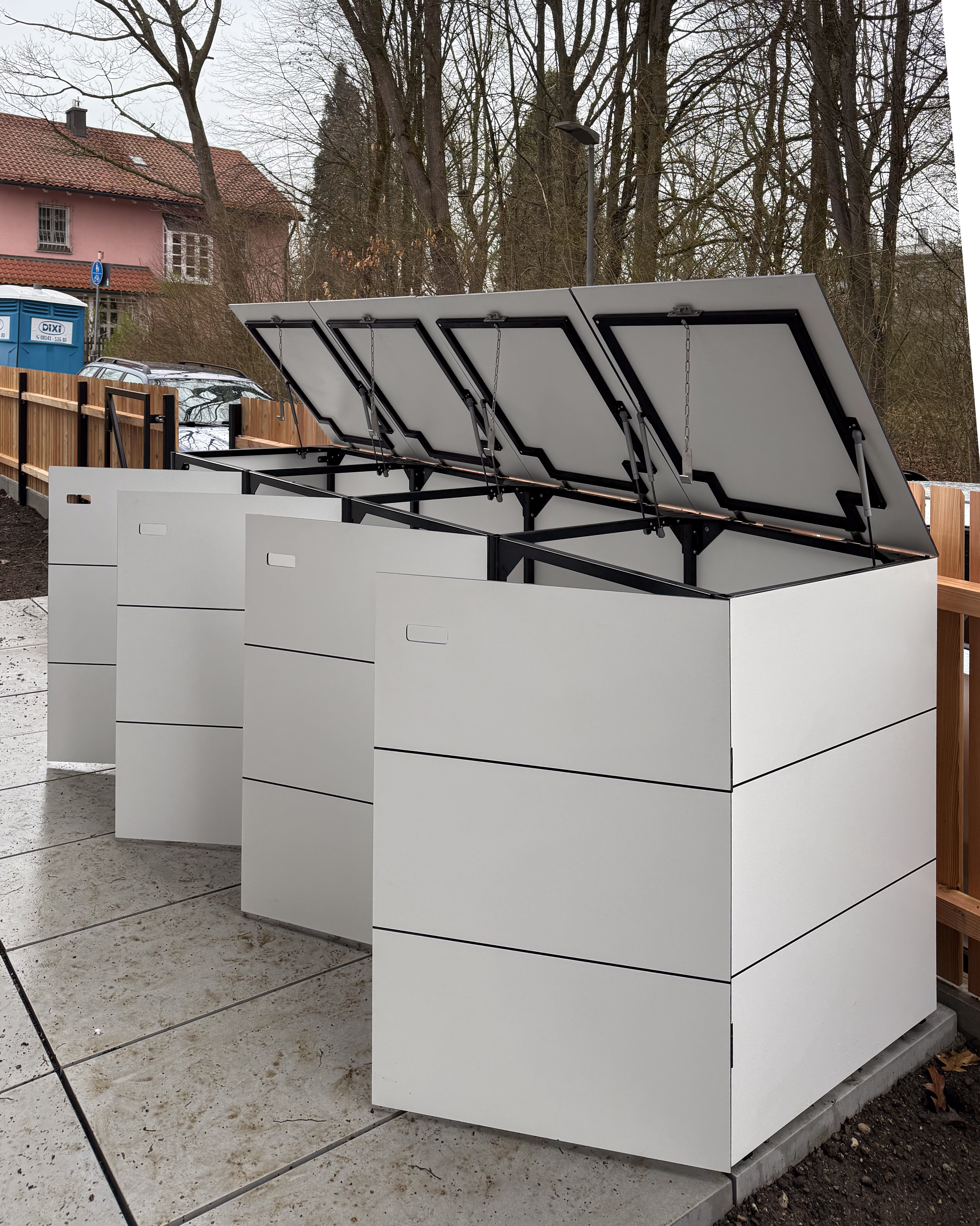 White modern dustbin house 1