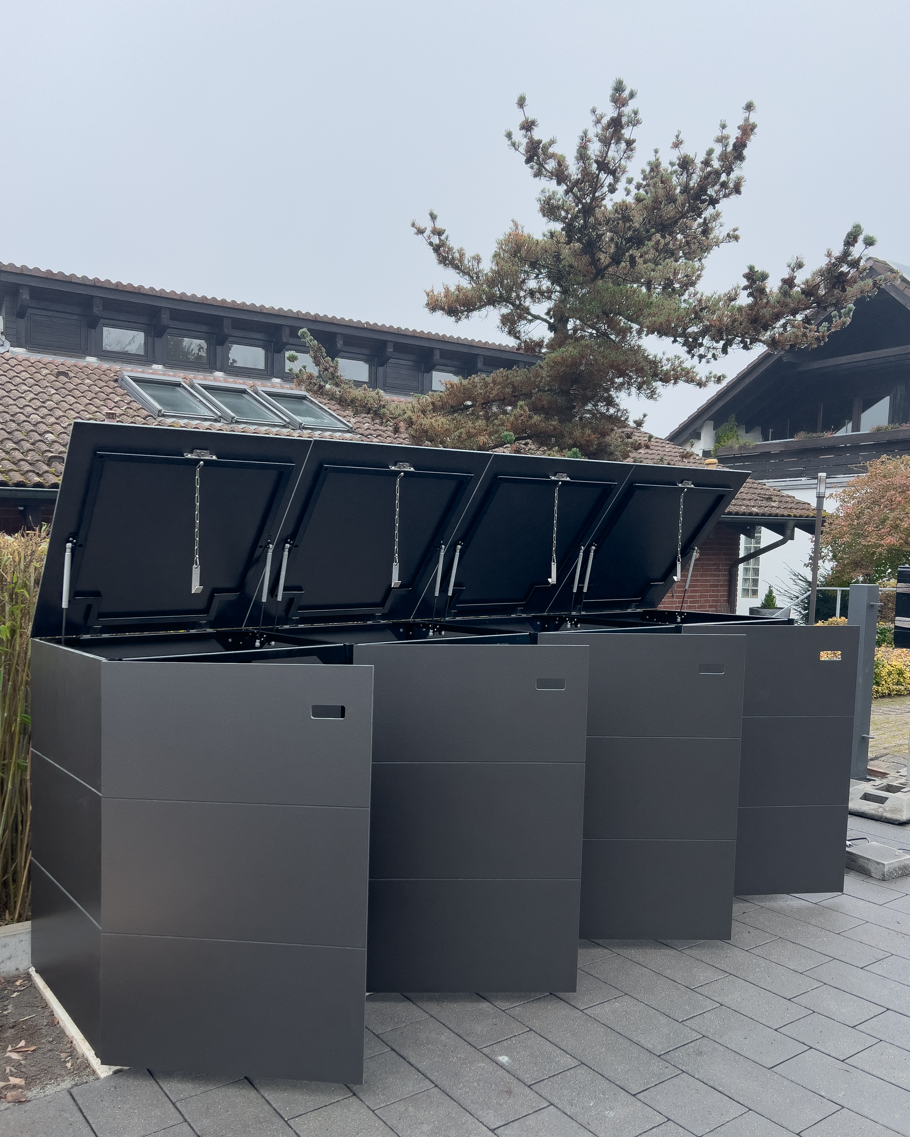 Waste bin house in grey 1