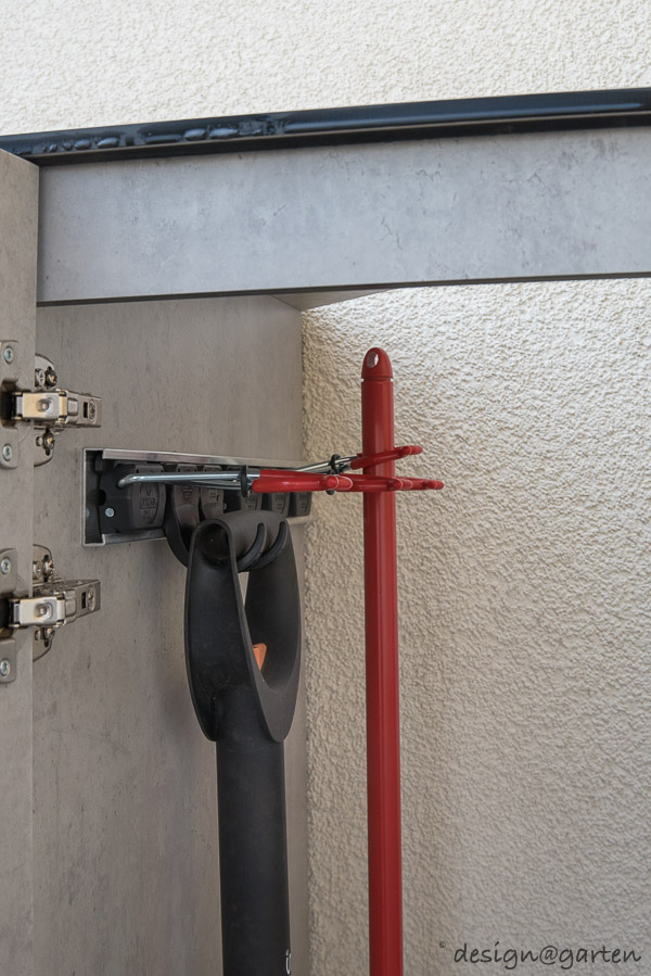 Una maravilla inteligente que ahorra espacio: armario alto y ancho para la terraza con sistema