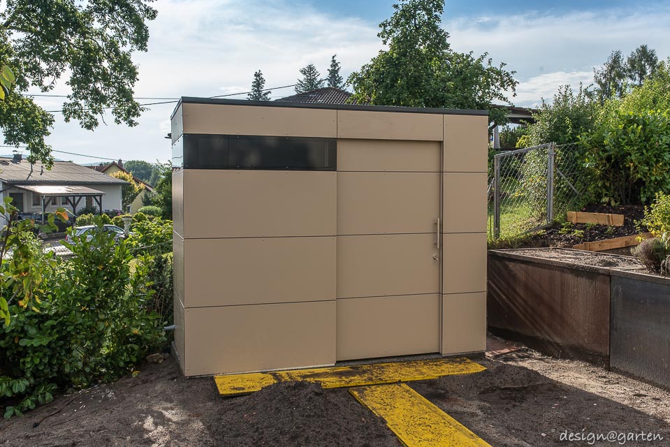 Perfecta armonía en las fachadas de Linz: un cobertizo para herramientas de diseño arquitectónico que satisface las más altas exigencias.