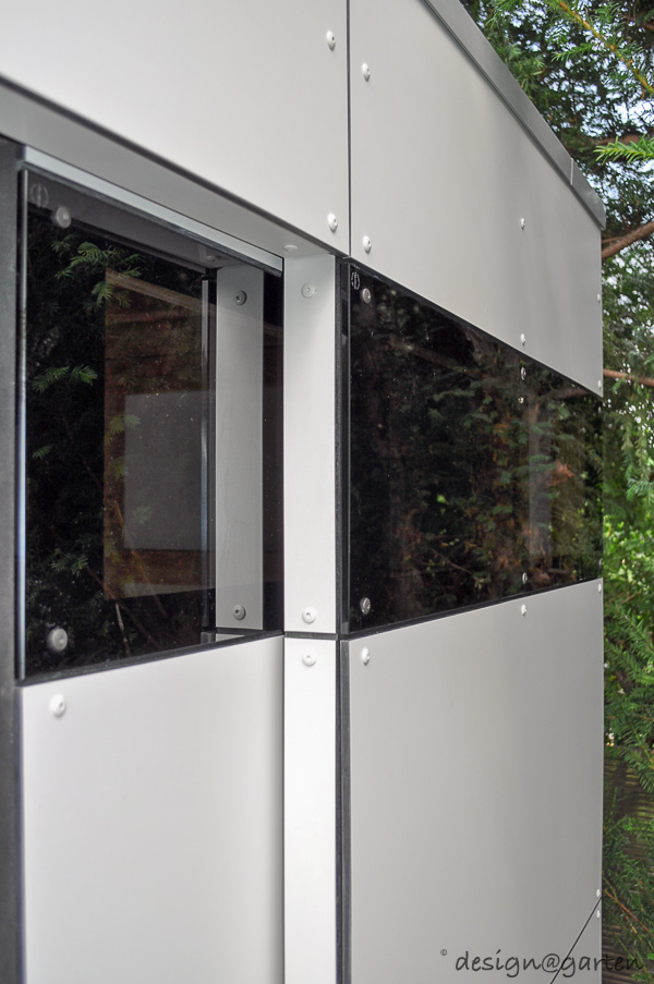 Dúo armonioso: cenador cuadrado en un buen vecindario