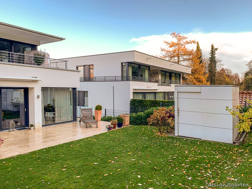 Exigencia arquitectónica al borde del bosque: espacio de almacenamiento sin comprometer el diseño