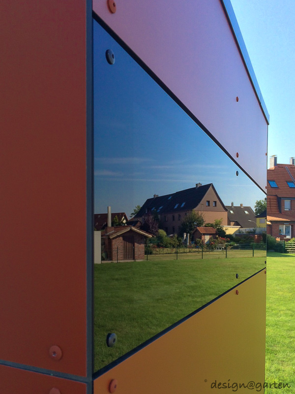 Fabricación a medida individualizada en Castrop-Rauxel: cobertizo de diseño para límites de propiedad inclinados.