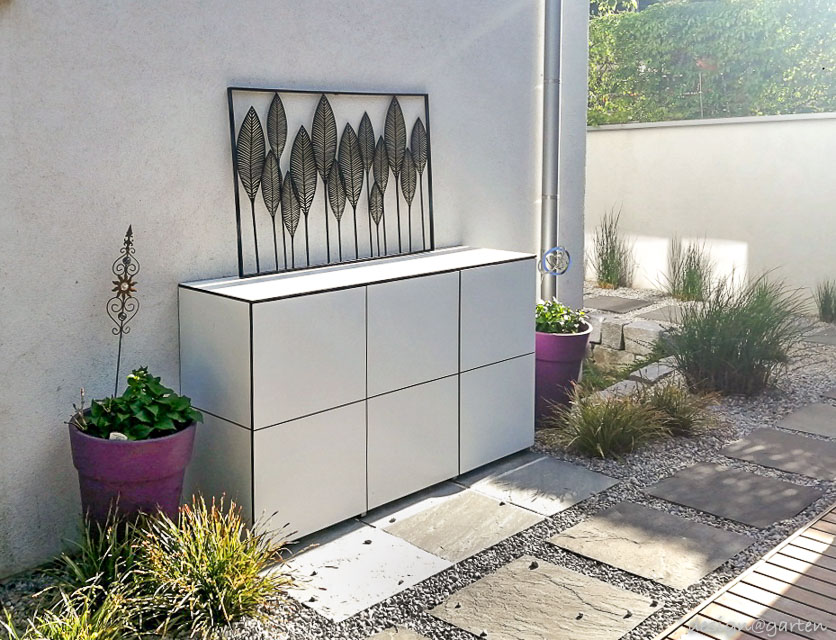 Aparador ancho para la terraza como complemento funcional en Viena