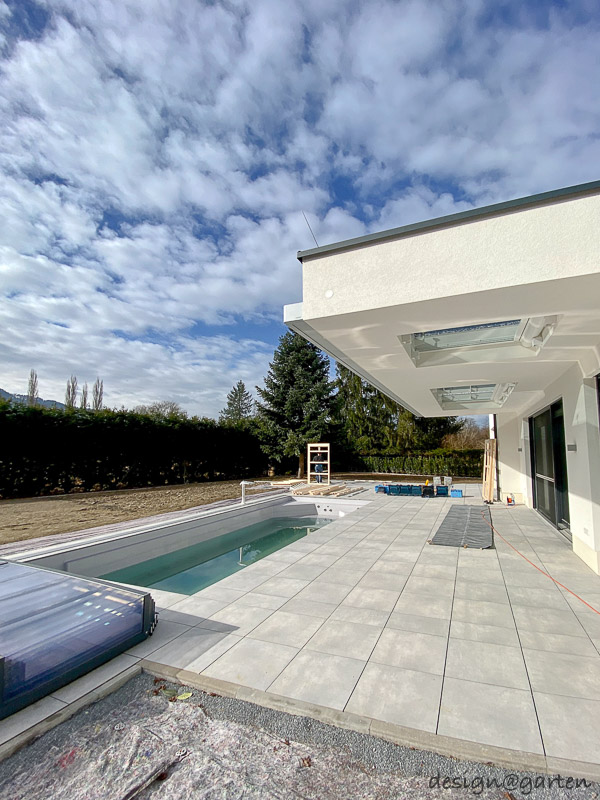 Exclusiva caseta de jardín de diseño a medida como elemento arquitectónico destacado en Klagenfurt