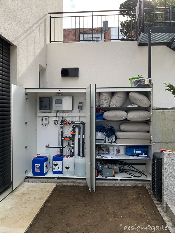 Armario versátil para equipos de piscina que permite mantener ordenadas las instalaciones exteriores 3