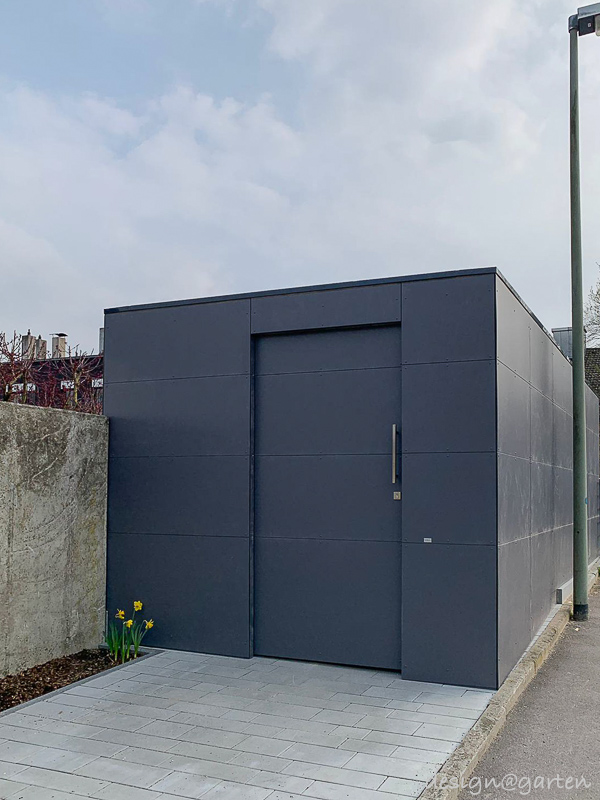 Trabajo de precisión en pendiente: espacio de jardín a medida con compensación de nivel integrada 4