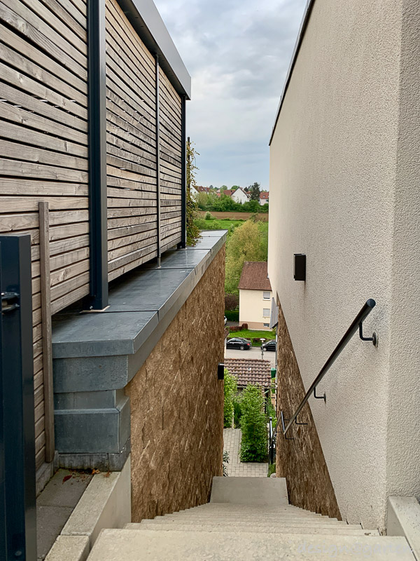 Armario alto resistente a la intemperie hecho a medida: volumen elegante y diseño funcional para la terraza. 7