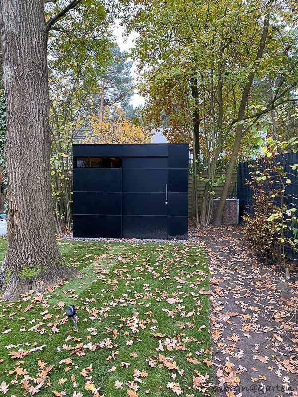 Cubo de jardín moderno: diseño minimalista en un entorno natural 3