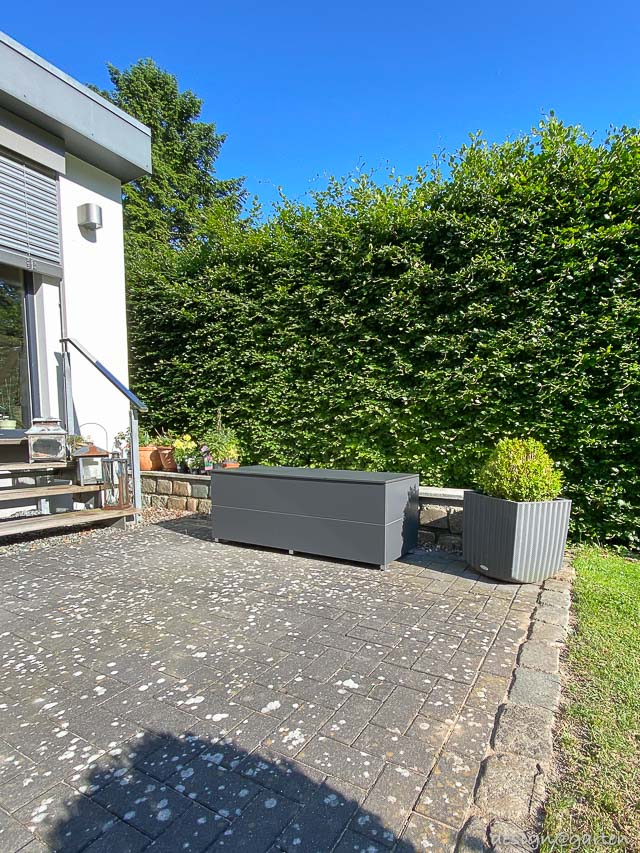 Banco resistente a la intemperie hecho a medida: elemento de diseño funcional para la terraza 4