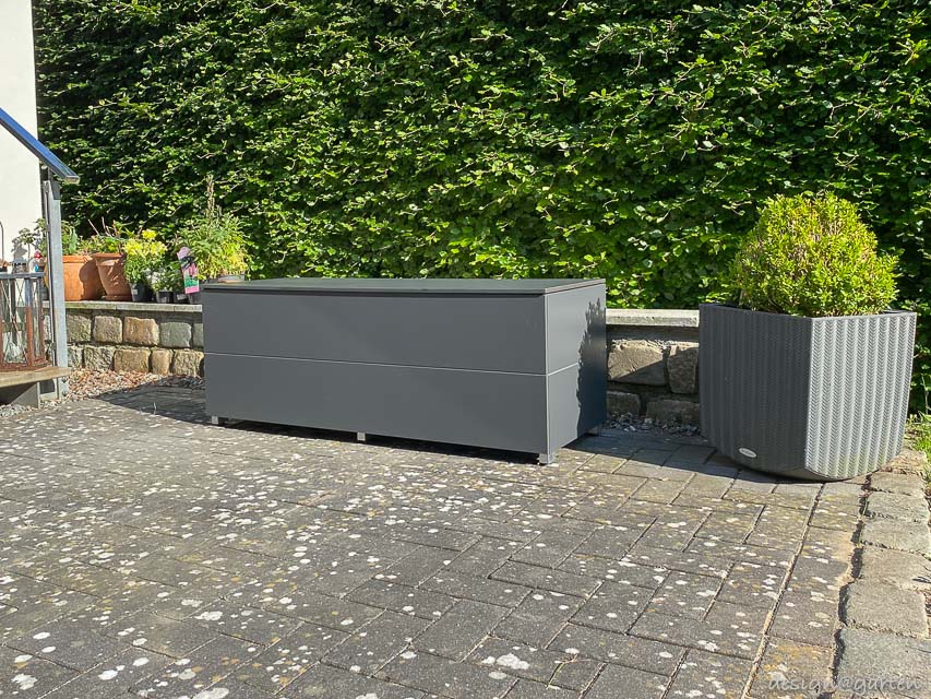 Banco resistente a la intemperie hecho a medida: elemento de diseño funcional para la terraza 2