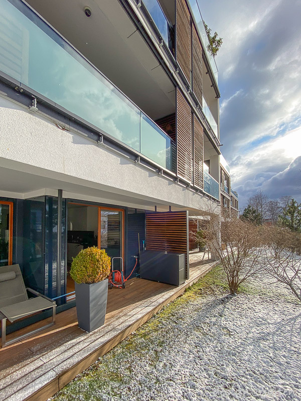 Aparador para terraza resistente a la intemperie: estética funcional en el exterior 5