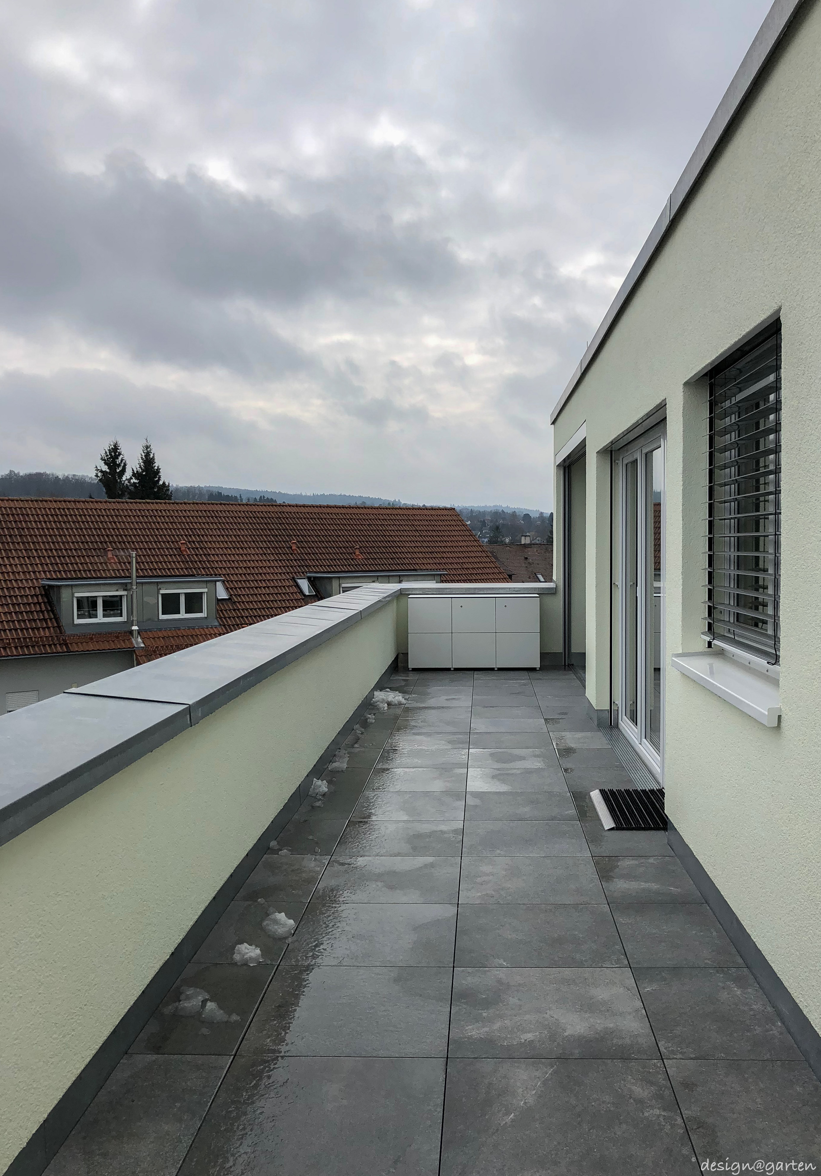 Aparadores de diseño con cerradura en una terraza expuesta en Baienfurt 2